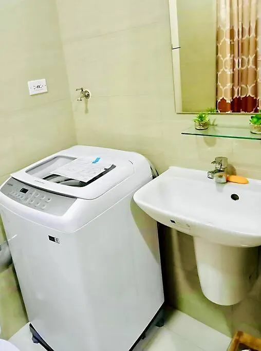 2 Condos, 5 Beds, 2 Cr @ Shore2 Moa Manila Apartment