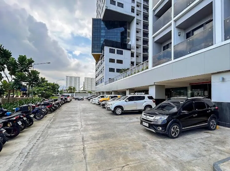 Apartment 2 Condos, 5 Beds, 2 Cr @ Shore2 Moa Manila