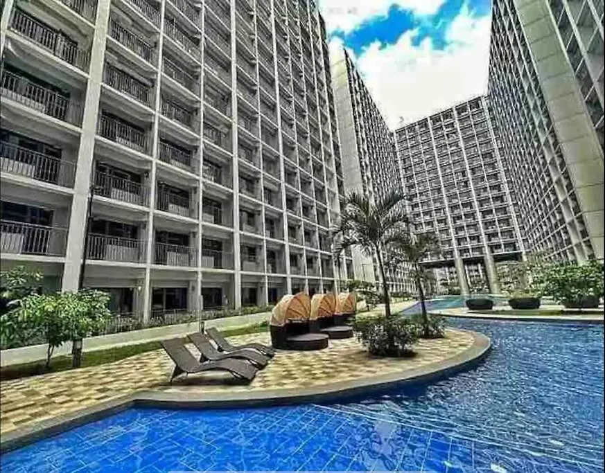 2 Condos, 5 Beds, 2 Cr @ Shore2 Moa Manila 0*,